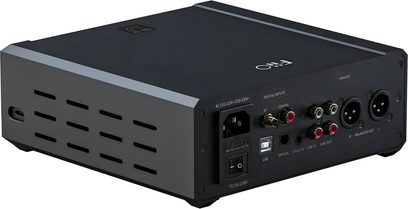 Předzesilovač sluchátek FiiO K9 Pro ESS v černém hliníkovém provedení, pohled zezadu ze tří čtvrtin, větraný obdélníkový kryt s konektory XLR, RCA, koaxiální, optický, USB a síťovou zásuvkou