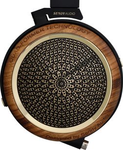 Sluchátka Sendy Audio Peacock Zebra, pohled zepředu, kruhová kovová mřížka s včelími plástvemi, světlý dřevěný oblouk