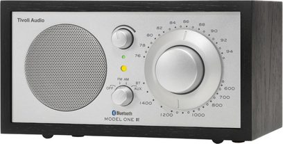 Radio stołowe Tivoli Model One BT czarno-srebrne, front aluminiowy z okrągłym głośnikiem, duże pokrętło strojenia z przodu