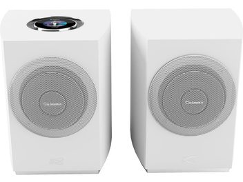 Altavoces inalámbricos conectados Cabasse Rialto blancos, vista frontal, cajas rectangulares, rejillas circulares metálicas, pantalla circular en la parte superior de uno de los altavoces.