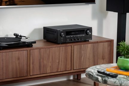Denon DRA-900H prijungtas stereogarso stiprintuvas