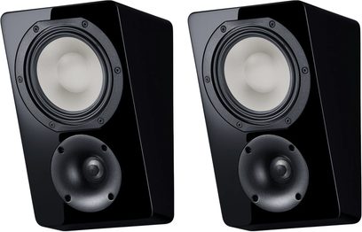 Pāris melnu, lakotu Dolby Atmos Canton AR 5 skaļruņu ar slīpu priekšpusi, gaišu skaļruņa diafragmu un melnu tvīteri