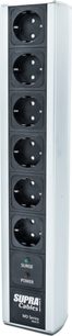 Tomada múltipla vertical com 6 tomadas Schuko pretas alinhadas, corpo retangular prateado, interruptor e indicadores luminosos "Surge" e "Power".