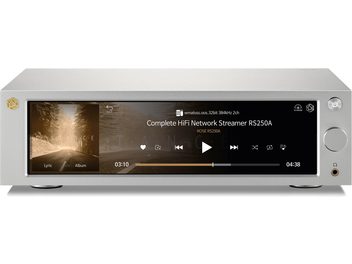 Sudraba krāsas tīkla audio atskaņotāja Rose RS250A priekšējais panelis ar krāsu displeju un skārienjutīgām pogām