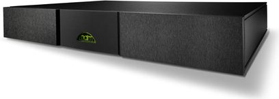 Černý výkonový zesilovač Naim Audio NAP 155XS, pohled zepředu, podlouhlý obdélníkový tvar orientovaný horizontálně