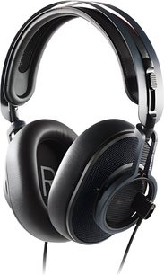 Căști hifi cu fir deschise Austrian Audio The Composer, negru și gri antracit, cu dublă bandă metalică și bandă de susținere căptușită, cupe ovale mari cu pernițe din piele ecologică și grile metalice deschise, cablu subțire care iese din cupa dreaptă, vedere din unghi de trei sferturi față-dreapta