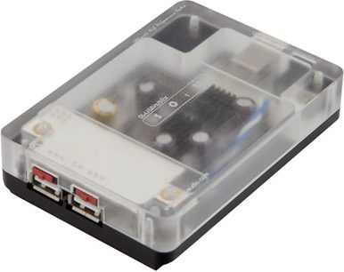 Boîtier transparent en plastique contenant une carte électronique avec composants, ports USB et connecteurs
