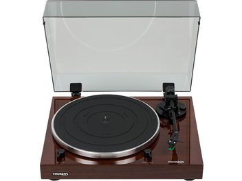 Tocadiscos hi-fi TD 202 nogal con base de acabado en madera, plato circular negro, brazo de lectura negro, cubierta transparente levantada