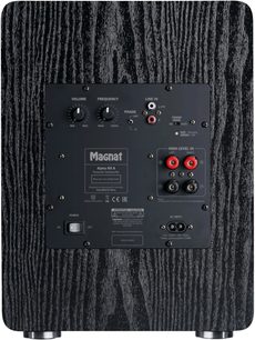 Subwoofer Alpha RS 8 sort, bagside, rektangulært kontrolpanel med knapper, stik og afbryder, tekstureret træfinish