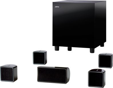 Jamo A102 HCS6 sort 5.1 kompakt højttalerpakke i sort, 4 kubiske satellitter og 1 subwoofer, på hvid baggrund