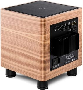 Subwoofer Sonus Faber Gravis I v ořechovém provedení, zadní pohled s ovládacím panelem a černými konektory