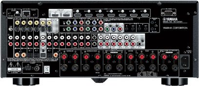 Yamaha RX-A3020 sort hjemmebiografsforstærker, frontpanel med mange audio/video-stik, knapper og drejeknapper til justering
