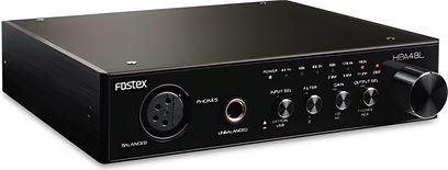 Fostex HP-A4BL hovedtelefonforstærker, set forfra, sort kabinet med børstet aluminiumsfront, knapper og stik på forsiden