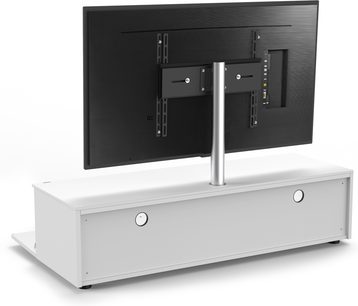 Bílý televizní nábytek s černým držákem na TV, 2 dveřmi, 2 zásuvkami a kovovými nohami, pohled zepředu