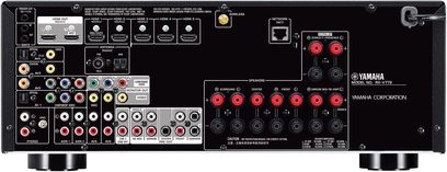 Yamaha RX-V779 titano namų kino stiprintuvas, priekinis vaizdas, gausybė audio / vaizdo lizdų, reguliavimo mygtukų ir rankenėlių
