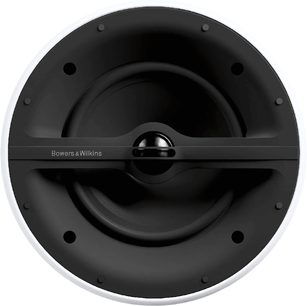 Zapuštěný reproduktor Bowers & Wilkins CCM362 v černé barvě, detailní pohled zepředu, černá mřížka se stříbrným logem uprostřed