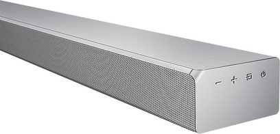 Rektangulær, langstrakt sølvfarvet Samsung HW-MS651 soundbar med metalrist på forsiden og knapper på højre side