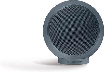 Kompakt hi-fi-højttaler Elipson Planet M Neptune Stone, mat gråblå sfærisk metalkabinet med stor perforeret frontgitter og matchende cylindrisk sokkel, set forfra