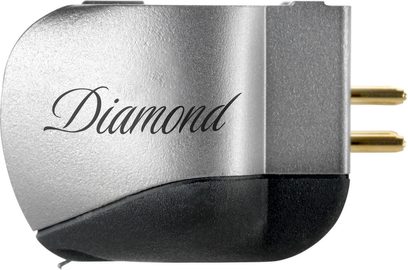 Ortofon MC DIAMOND Plattenspielerzelle, linke Seitenansicht, silbernes Gehäuse mit der Aufschrift "Diamond", vergoldete Anschlüsse