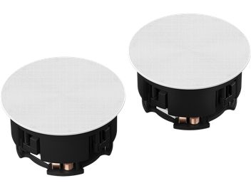 To hvite, runde 6-tommers Sonos In-Ceiling innfelte høyttalere med metallgitter, sett forfra og tre kvarter