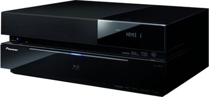 Sort Pioneer LX03BD hjemmebiografsystem, set forfra, med indbygget Blu-ray-afspiller og "HDMI 1" vist på skærmen