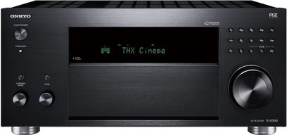 Onkyo TX-RZ840 sort home cinema-forstærker, set forfra, grønt "THX Cinema"-display, sølvfarvede knapper og drejeknapper, hovedtelefonstik til højre