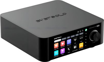 Integrert hi-fi stereoforsterker EverSolo Play i svart aluminium, rektangulært kabinett med avrundede hjørner sett fra trekvart vinkel foran, blank svart front med fargeberøringsskjerm som viser ikoner og stor dreieknapp til høyre