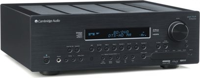 Cambridge Audio Azur 751R sort hjemmebiografsforstærker, frontpanel, frontvisning, knapper, blå LCD-skærm, hovedtelefon- og mikrofonindgange
