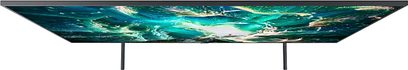 Samsung UE82RU8005 ultrafladskærms-TV, rektangulært blågrønt skærmbillede med hvide bølger, tæt forfra-visning