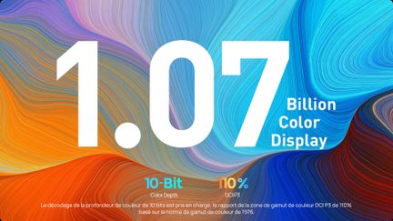 Tekst "1,07 milliarder farvedisplay" med "10-bit farvedybde 110% DCI P3" på abstrakt baggrund af orange og blå farvebølger