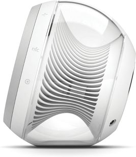 Głośnik Harman Kardon NOVA 2.0 w kolorze białym, widok z przodu, rzeźbiona owalna forma ze skupionymi koncentrycznymi krzywymi żłobieniami, matowe białe wykończenie