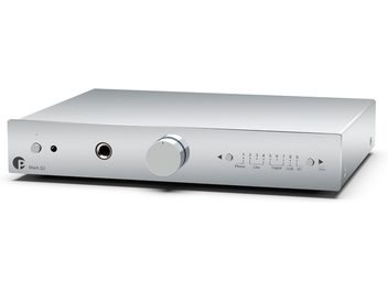 Integreret stereo hi-fi forstærker Pro-Ject MaiA S2 Chrome med rektangulært kabinet, centralt cirkulær knap, stik og vælgere på frontpanelet