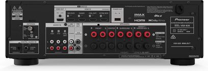 Domácí kino Pioneer VSX-835 v černé barvě, přední panel, pohled zepředu, s viditelnými tlačítky, konektory, displejem a ovládacími prvky