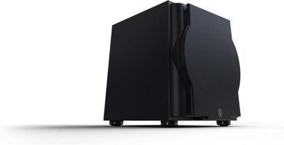 Subwoofer Perlisten R10s, vista da un angolo leggermente inferiore, cabinet nero, griglia curva, piedini visibili, logo in basso a destra