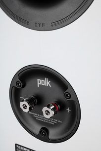 Polk Audio R100 witte luidspreker, voor- en achteraanzicht, aansluitingen, "polk"-logo en "ETF"-opschrift op de zwarte behuizing