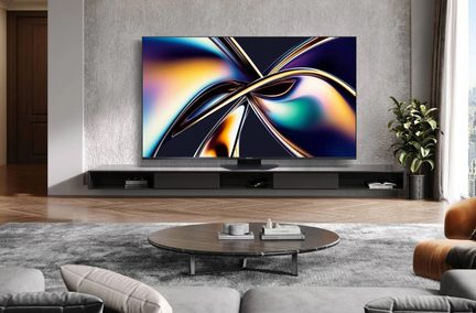 Suuri musta taulutelevisio, ohut metallikehys ja lasipinta, keskijalustalla, edestä katsottuna