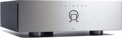 Primare A33.2 effektforstærker set forfra, børstet aluminiumskabinet, minimalistisk frontpanel med logo