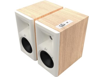 Пара акустичних систем Klipsch The Fives II у дубовому оздобленні з білою фронтальною панеллю та чорними динаміками, вигляд у три чверті