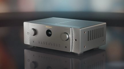 Marantz Model 40n netværksforstærker i sølv, frontpanel med to knapper, cirkulær skærm og betjeningselementer på fronten