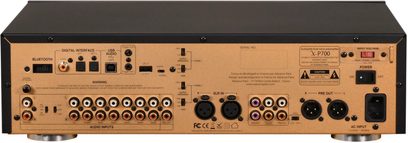 Przedwzmacniacz stereo Advance Paris X-P700 w kolorze czarnym, widok z przodu, złącza audio i regulatory na przednim panelu, centralny wyświetlacz