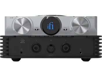 Προενισχυτής ακουστικών iFi Audio iDSD Phantom, ασημί πρόσοψη με μεγάλους ριγέ περιστροφικούς διακόπτες και μαύρες εμπρόσθιες εξόδους ακουστικών