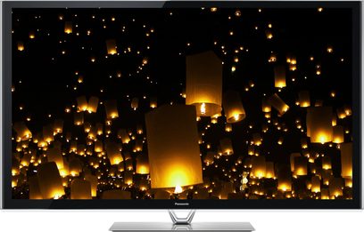 Televizor Panasonic TX-P50VT60E zobrazující mnoho osvětlených lampionů v noční obloze