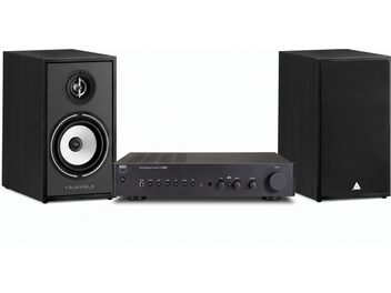 Amplificatore hi-fi NAD C 316BEE con coppia di diffusori da scaffale Triangle Borea neri, vista frontale