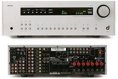 Sølvfarvet Arcam DIVA-AVR280 hjemmebiograf-forstærker, set forfra og bagfra, frontpanel med knapper og stik synlige