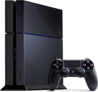 Sort vertikal PS4-konsol, sort DualShock 4-controller, reflekterende overflade, strømkabel
