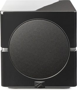 Schwarz lackierter Subwoofer Dynamo 10, Vorderansicht, kubische Form, glänzende Oberfläche, zentrales schwarzes Rundgitter, Logo unten.