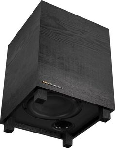 Soundbar Klipsch Cinema 600 neagră din lemn, vedere frontală în perspectivă, subwoofer cubic cu logo auriu