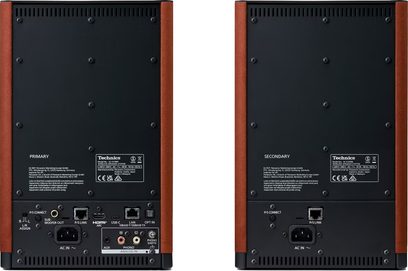 Altavoz inalámbrico conectado Technics SC-CX700E-K, vista trasera, dos unidades, paneles negros, conectores visibles, texto impreso