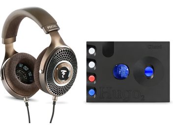 Cuffie Focal Clear Mg marrone con griglie alveolate e amplificatore DAC Chord Hugo 2 nero vista frontale