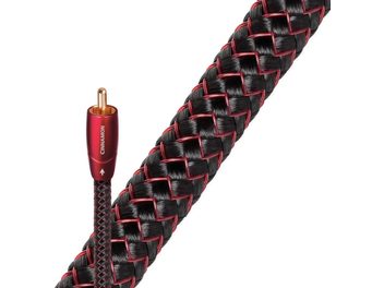Cyfrowy kabel koncentryczny Audioquest Cinnamon Coaxial 1,5 m, czerwono-czarny, pozłacane złącza RCA, zbliżenie, ciasno splotony